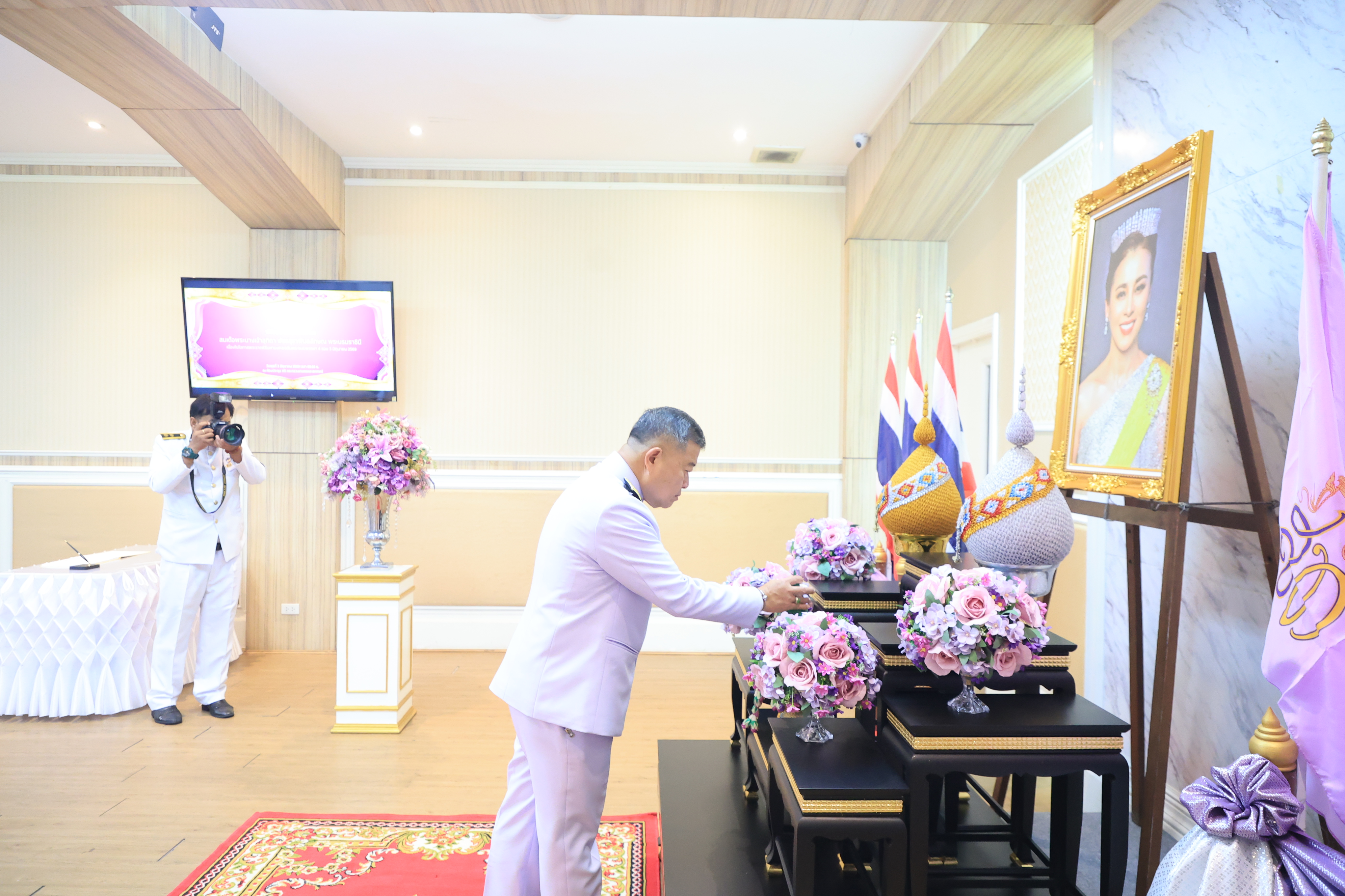 title - เลขาธิการ ส.ป.ก. ลงนามถวายพระพร สมเด็จพระนางเจ้าฯ พระบรมราชินี เนื่องในโอกาสวันเฉลิมพระชนมพรรษา 48 พรรษา 3 มิถุนายน 2568 ณ กระทรวงเกษตรและสหกรณ์